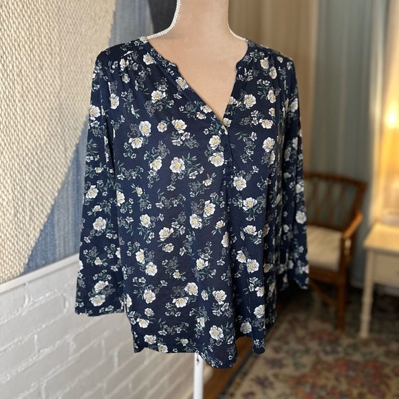 H&M Navy Blue Blouse with White Floral Pattern - Picture 2 of 10